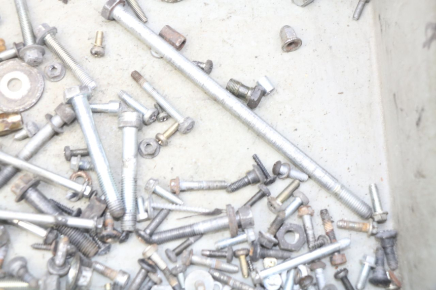 photo de ZAK SCHROEVEN EN BEVESTIGINGSMATERIAAL PIAGGIO VESPA LX 125 (2005 - 2010) - Zoom op gebruiksstaat