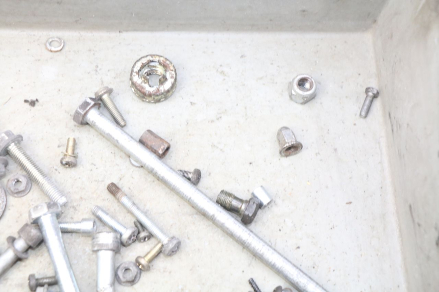 photo de ZAK SCHROEVEN EN BEVESTIGINGSMATERIAAL PIAGGIO VESPA LX 125 (2005 - 2010) - Andere kijkhoek