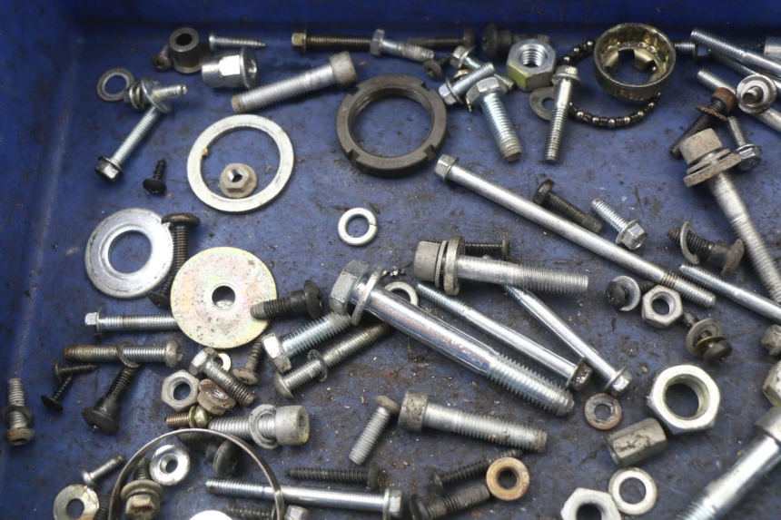 photo de ZAK SCHROEVEN EN BEVESTIGINGSMATERIAAL PIAGGIO VESPA LX 125 (2005 - 2010) - Detail van het onderdeel