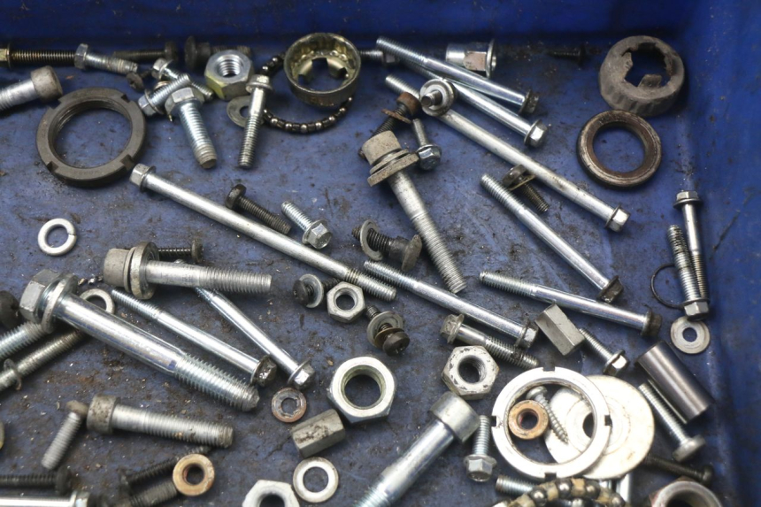 photo de ZAK SCHROEVEN EN BEVESTIGINGSMATERIAAL PIAGGIO VESPA LX 125 (2005 - 2010) - Zoom op gebruiksstaat