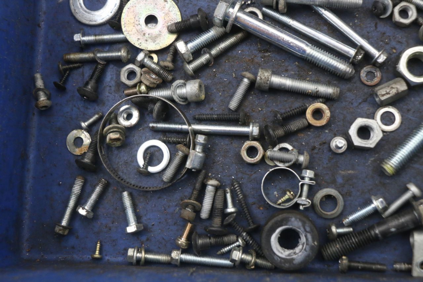 photo de ZAK SCHROEVEN EN BEVESTIGINGSMATERIAAL PIAGGIO VESPA LX 125 (2005 - 2010) - Andere kijkhoek