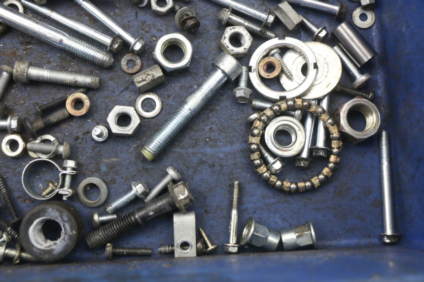 photo de ZAK SCHROEVEN EN BEVESTIGINGSMATERIAAL PIAGGIO VESPA LX 125 (2005 - 2010) - Technische close-up