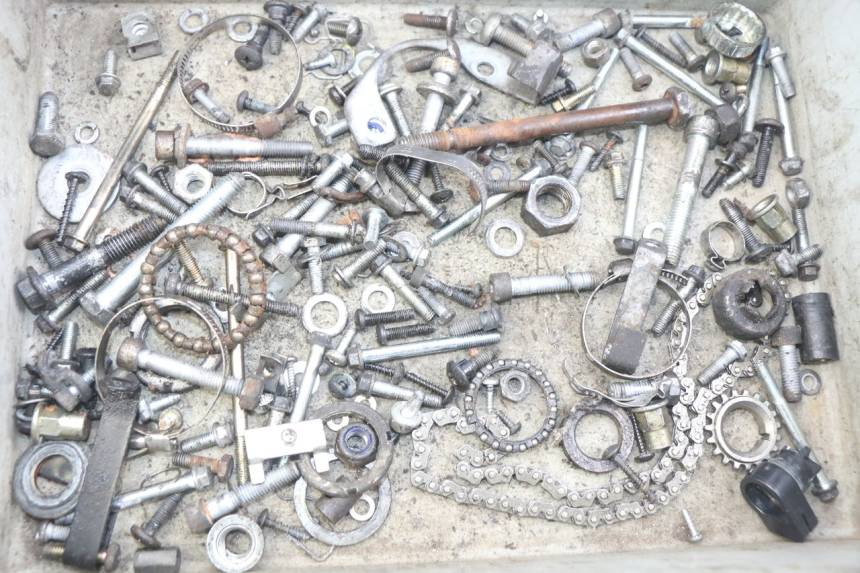 photo de ZAK SCHROEVEN EN BEVESTIGINGSMATERIAAL PIAGGIO VESPA LXV 125 (2006 - 2009) - Detail van het onderdeel