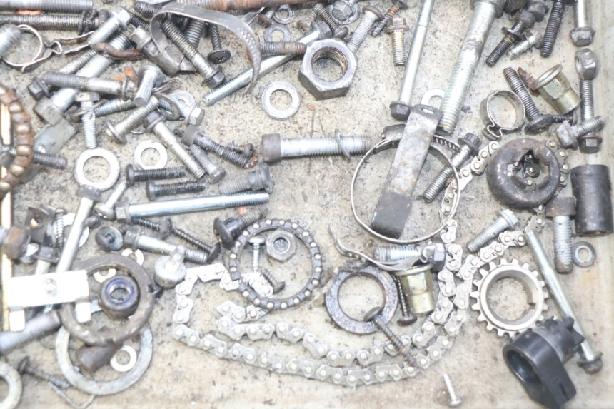 photo de ZAK SCHROEVEN EN BEVESTIGINGSMATERIAAL PIAGGIO VESPA LXV 125 (2006 - 2009) - Zoom op gebruiksstaat