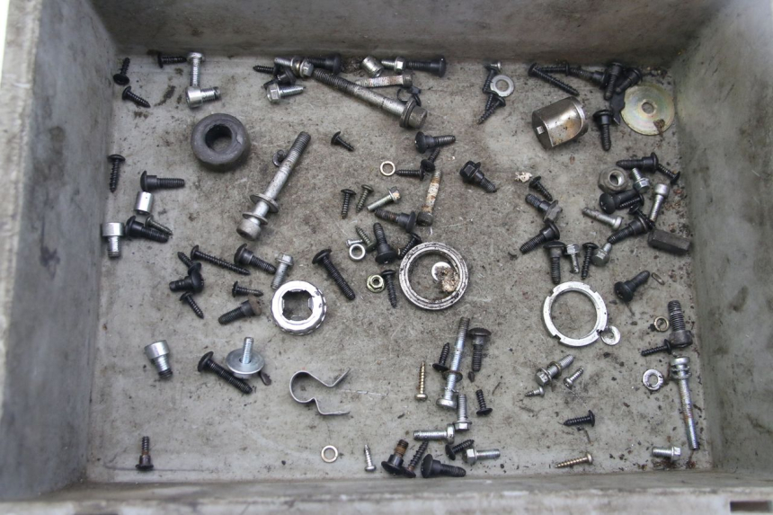 photo de ZAK SCHROEVEN EN BEVESTIGINGSMATERIAAL PIAGGIO VESPA S 2T 50 (2007 - 2014) - Hoofdaanzicht