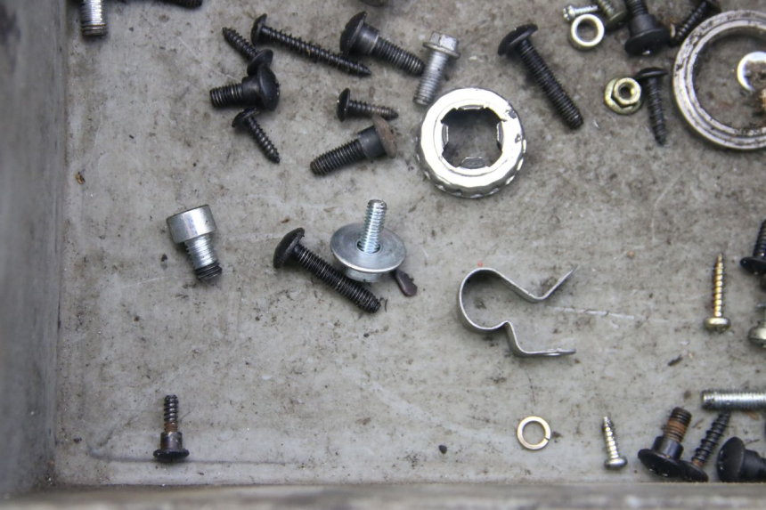 photo de ZAK SCHROEVEN EN BEVESTIGINGSMATERIAAL PIAGGIO VESPA S 2T 50 (2007 - 2014) - Detail van het onderdeel