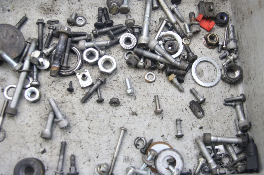 photo de ZAK SCHROEVEN EN BEVESTIGINGSMATERIAAL PIAGGIO VESPA S 2T 50 (2007 - 2014) - Detail van het onderdeel