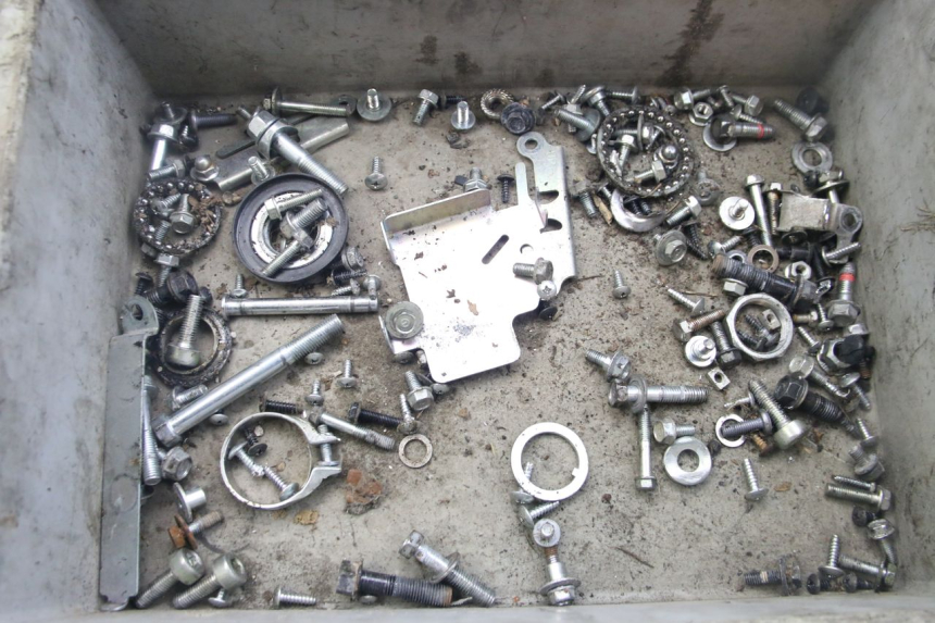 photo de ZAK SCHROEVEN EN BEVESTIGINGSMATERIAAL HONDA VISION NSC R 50 (2013 - 2015) - Hoofdaanzicht