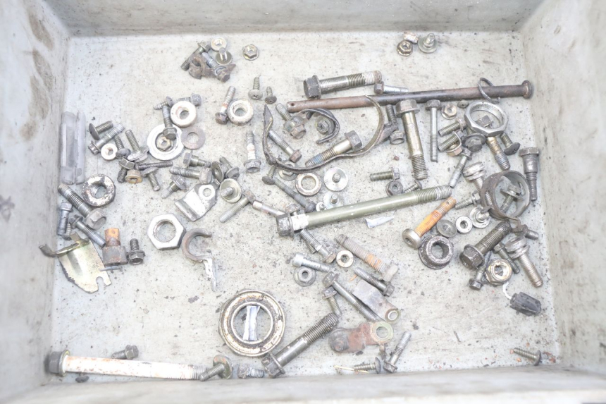 photo de ZAK SCHROEVEN EN BEVESTIGINGSMATERIAAL KYMCO VITALITY 2T 50 (2004 - 2010) - Hoofdaanzicht