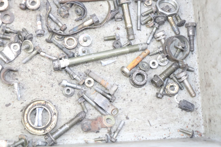 photo de ZAK SCHROEVEN EN BEVESTIGINGSMATERIAAL KYMCO VITALITY 2T 50 (2004 - 2010) - Zoom op gebruiksstaat