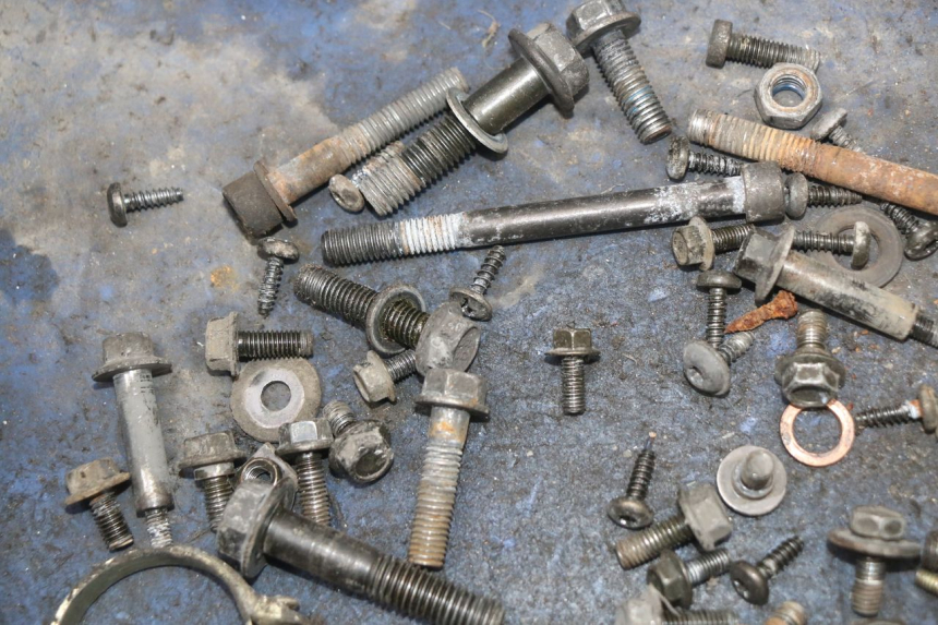 photo de ZAK SCHROEVEN EN BEVESTIGINGSMATERIAAL PEUGEOT VIVACITY NEW 4T 50 (2008 - 2017) - Detail van het onderdeel