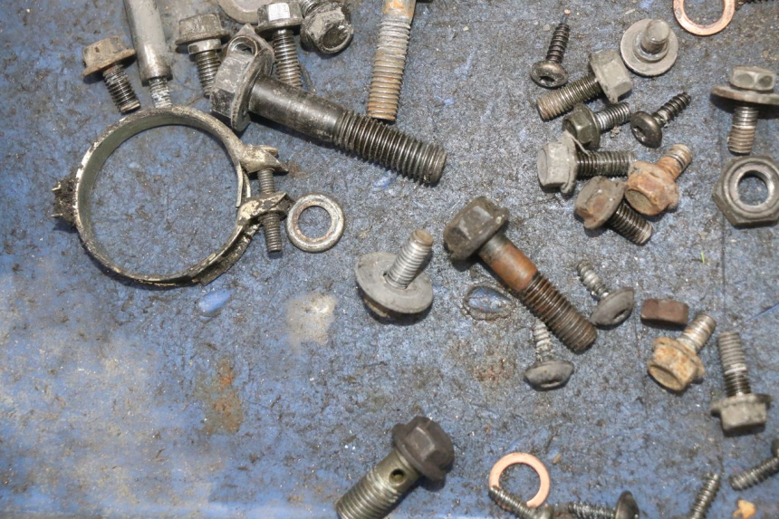 photo de ZAK SCHROEVEN EN BEVESTIGINGSMATERIAAL PEUGEOT VIVACITY NEW 4T 50 (2008 - 2017) - Andere kijkhoek