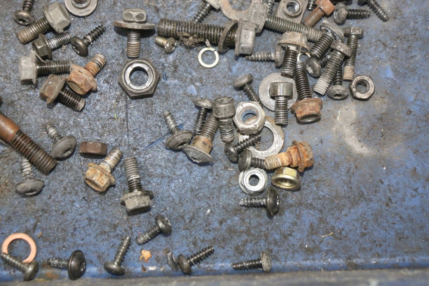 photo de ZAK SCHROEVEN EN BEVESTIGINGSMATERIAAL PEUGEOT VIVACITY NEW 4T 50 (2008 - 2017) - Technische close-up