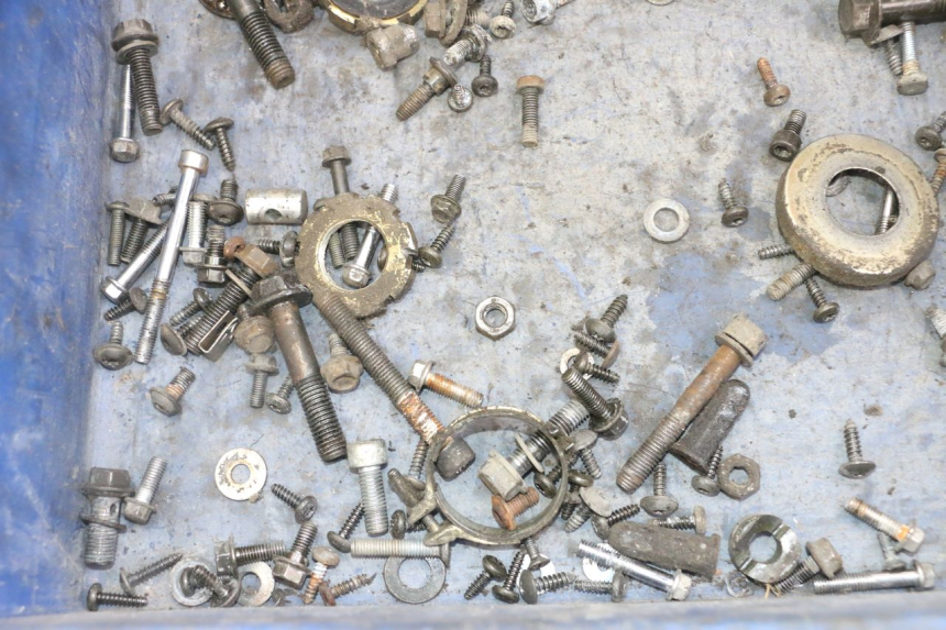 photo de ZAK SCHROEVEN EN BEVESTIGINGSMATERIAAL PEUGEOT VIVACITY NEW 4T 50 (2008 - 2017) - Zoom op gebruiksstaat