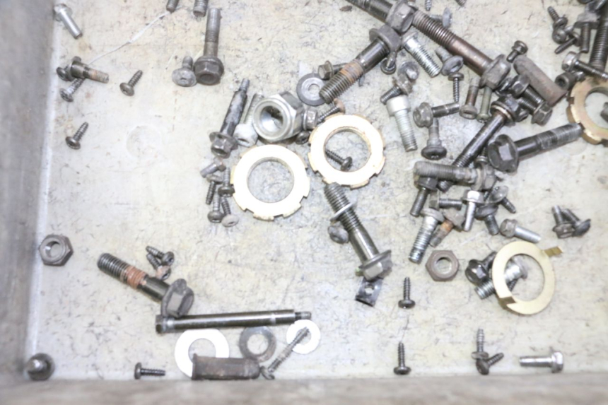 photo de ZAK SCHROEVEN EN BEVESTIGINGSMATERIAAL PEUGEOT VIVACITY NEW 4T 50 (2008 - 2017) - Zoom op gebruiksstaat