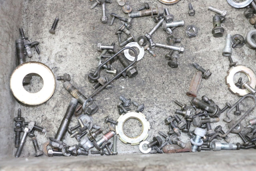 photo de ZAK SCHROEVEN EN BEVESTIGINGSMATERIAAL PEUGEOT VIVACITY NEW 4T 50 (2008 - 2017) - Detail van het onderdeel