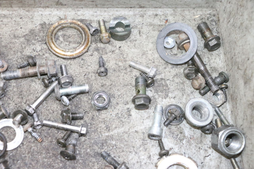 photo de ZAK SCHROEVEN EN BEVESTIGINGSMATERIAAL PEUGEOT VIVACITY NEW 4T 50 (2008 - 2017) - Andere kijkhoek