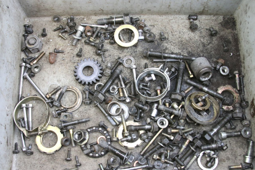 photo de ZAK SCHROEVEN EN BEVESTIGINGSMATERIAAL PEUGEOT VIVACITY 125 (2010 - 2017) - Hoofdaanzicht