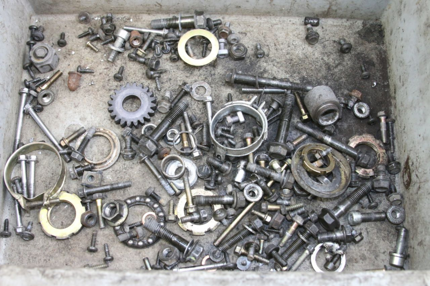 photo de ZAK SCHROEVEN EN BEVESTIGINGSMATERIAAL PEUGEOT VIVACITY 125 (2010 - 2017) - Detail van het onderdeel