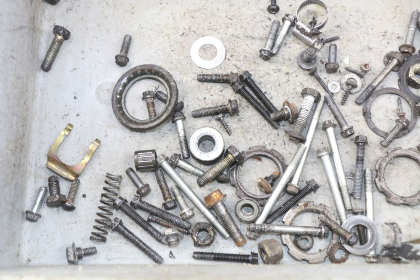 photo de ZAK SCHROEVEN EN BEVESTIGINGSMATERIAAL PEUGEOT VIVACITY 50 (2004 - 2009) - Zoom op gebruiksstaat