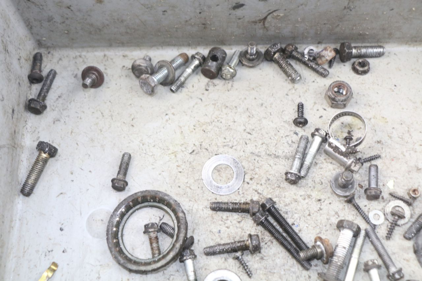 photo de ZAK SCHROEVEN EN BEVESTIGINGSMATERIAAL PEUGEOT VIVACITY 50 (2004 - 2009) - Andere kijkhoek