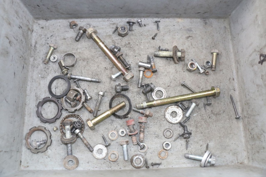 photo de ZAK SCHROEVEN EN BEVESTIGINGSMATERIAAL PEUGEOT VIVACITY 50 (1998 - 2003) - Hoofdaanzicht