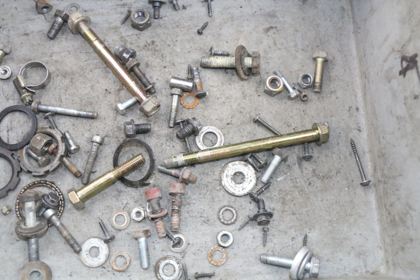 photo de ZAK SCHROEVEN EN BEVESTIGINGSMATERIAAL PEUGEOT VIVACITY 50 (1998 - 2003) - Detail van het onderdeel