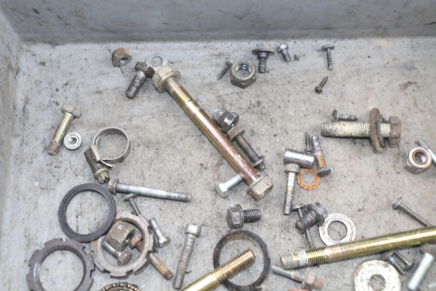 photo de ZAK SCHROEVEN EN BEVESTIGINGSMATERIAAL PEUGEOT VIVACITY 50 (1998 - 2003) - Andere kijkhoek