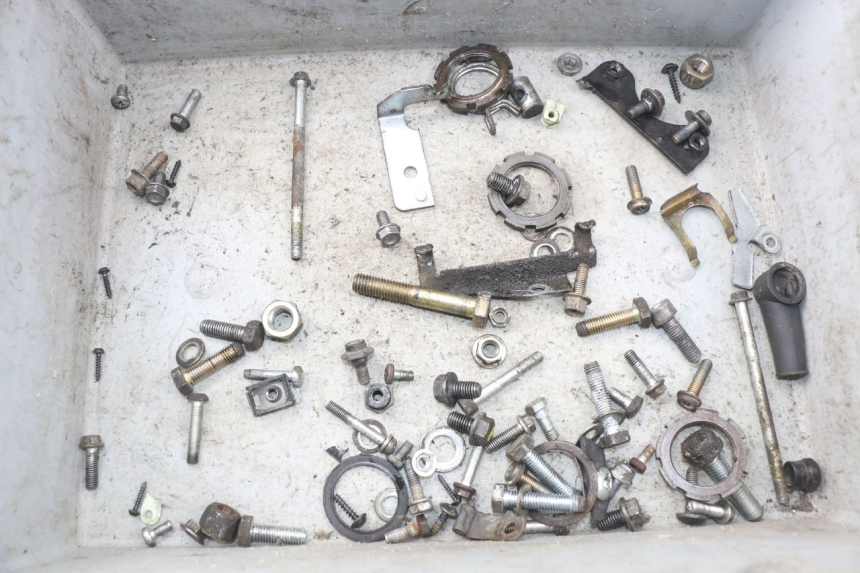 photo de ZAK SCHROEVEN EN BEVESTIGINGSMATERIAAL PEUGEOT VIVACITY 50 (2004 - 2009) - Hoofdaanzicht