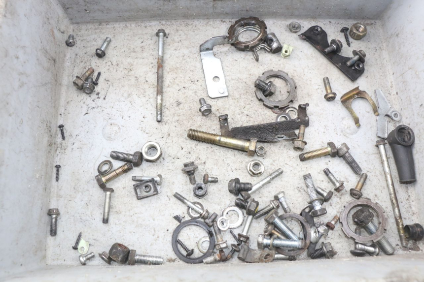 photo de ZAK SCHROEVEN EN BEVESTIGINGSMATERIAAL PEUGEOT VIVACITY 50 (2004 - 2009) - Detail van het onderdeel