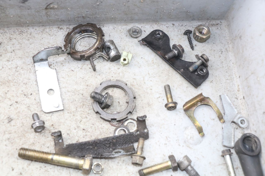 photo de ZAK SCHROEVEN EN BEVESTIGINGSMATERIAAL PEUGEOT VIVACITY 50 (2004 - 2009) - Andere kijkhoek