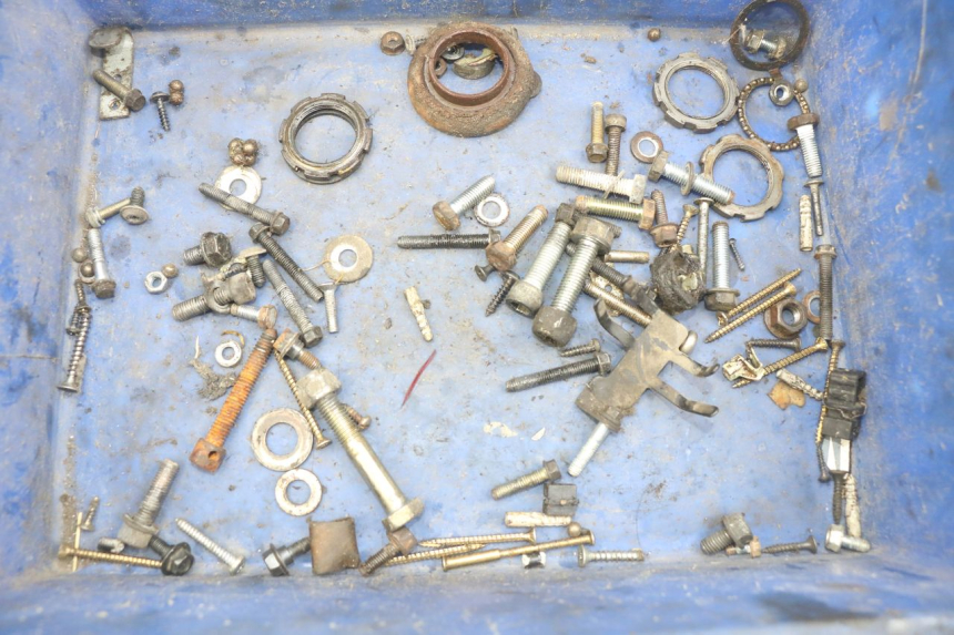 photo de ZAK SCHROEVEN EN BEVESTIGINGSMATERIAAL PEUGEOT VIVACITY 50 (1998 - 2003) - Hoofdaanzicht