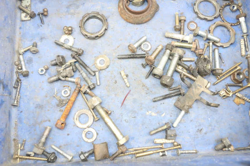 photo de ZAK SCHROEVEN EN BEVESTIGINGSMATERIAAL PEUGEOT VIVACITY 50 (1998 - 2003) - Detail van het onderdeel