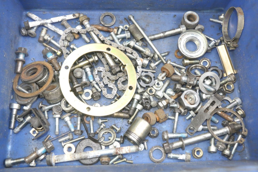 photo de ZAK SCHROEVEN EN BEVESTIGINGSMATERIAAL DAELIM VJ ROADWIN FI 125 (2008 - 2017) - Detail van het onderdeel