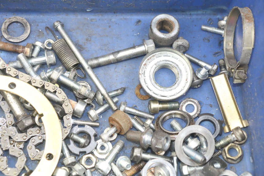 photo de ZAK SCHROEVEN EN BEVESTIGINGSMATERIAAL DAELIM VJ ROADWIN FI 125 (2008 - 2017) - Andere kijkhoek