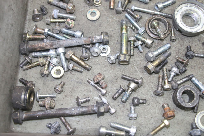 photo de ZAK SCHROEVEN EN BEVESTIGINGSMATERIAAL DAELIM VJ ROADWIN FI 125 (2008 - 2017) - Andere kijkhoek