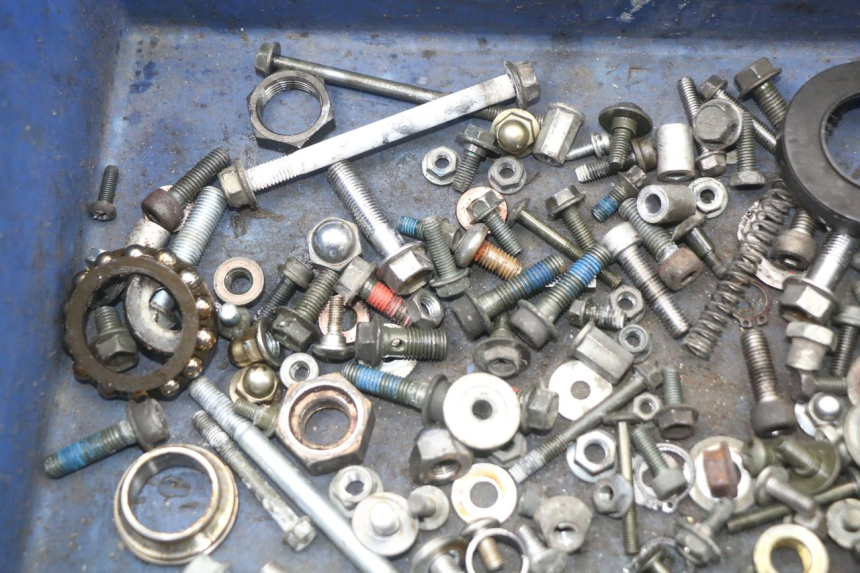 photo de ZAK SCHROEVEN EN BEVESTIGINGSMATERIAAL SUZUKI VL INTRUDER 125 (2004 - 2007) - Detail van het onderdeel