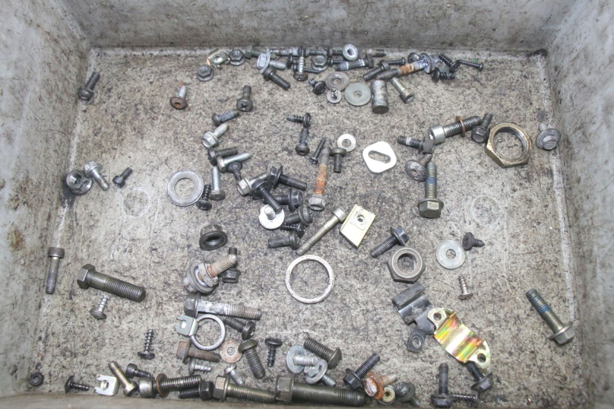 photo de ZAK SCHROEVEN EN BEVESTIGINGSMATERIAAL YAMAHA WHY 50 (1998 - 2000) - Hoofdaanzicht