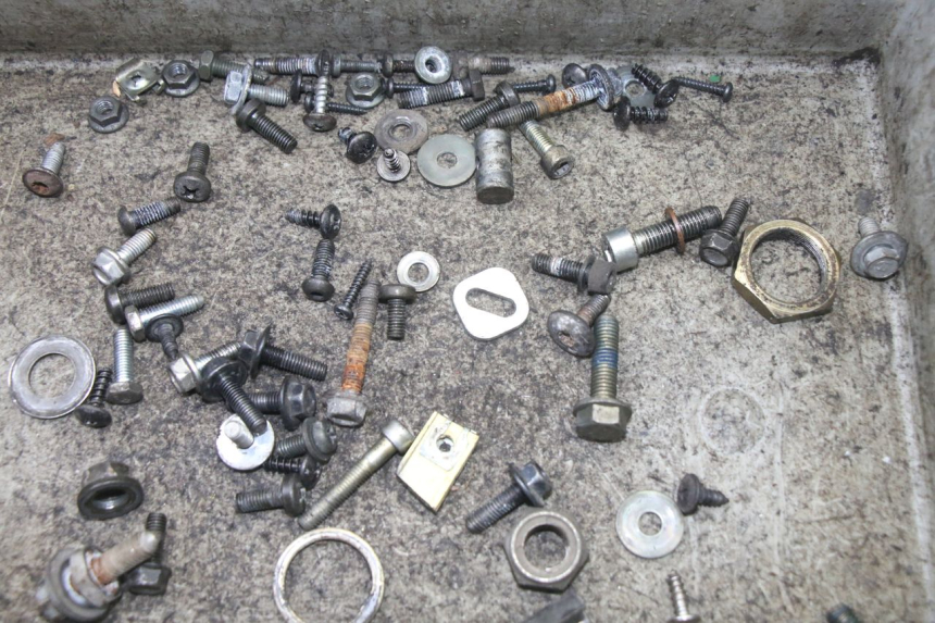 photo de ZAK SCHROEVEN EN BEVESTIGINGSMATERIAAL YAMAHA WHY 50 (1998 - 2000) - Zoom op gebruiksstaat