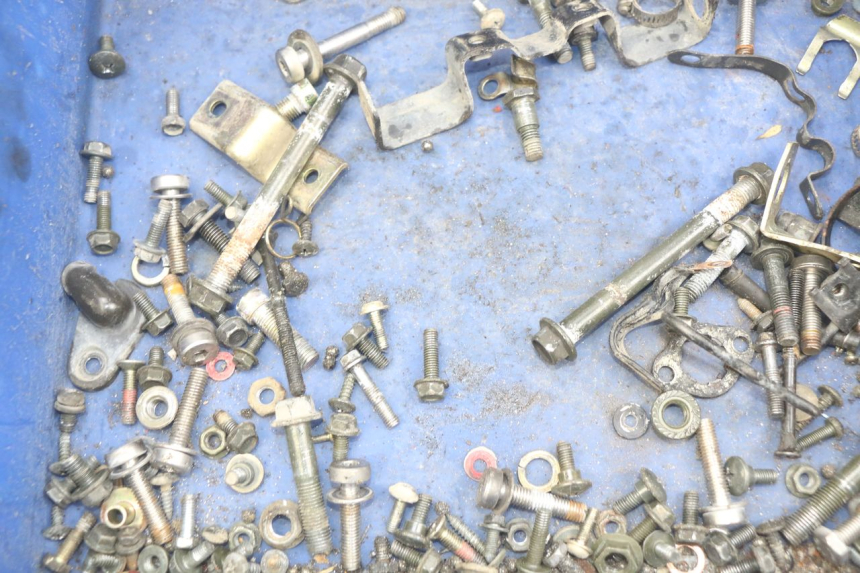 photo de ZAK SCHROEVEN EN BEVESTIGINGSMATERIAAL SYM WOLF SB 125 (2011 - 2018) - Detail van het onderdeel