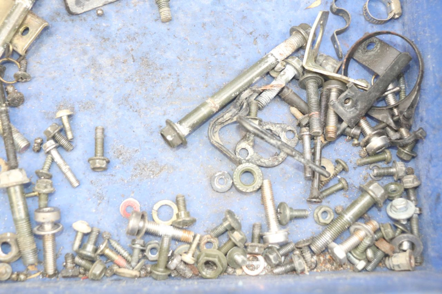 photo de ZAK SCHROEVEN EN BEVESTIGINGSMATERIAAL SYM WOLF SB 125 (2011 - 2018) - Zoom op gebruiksstaat