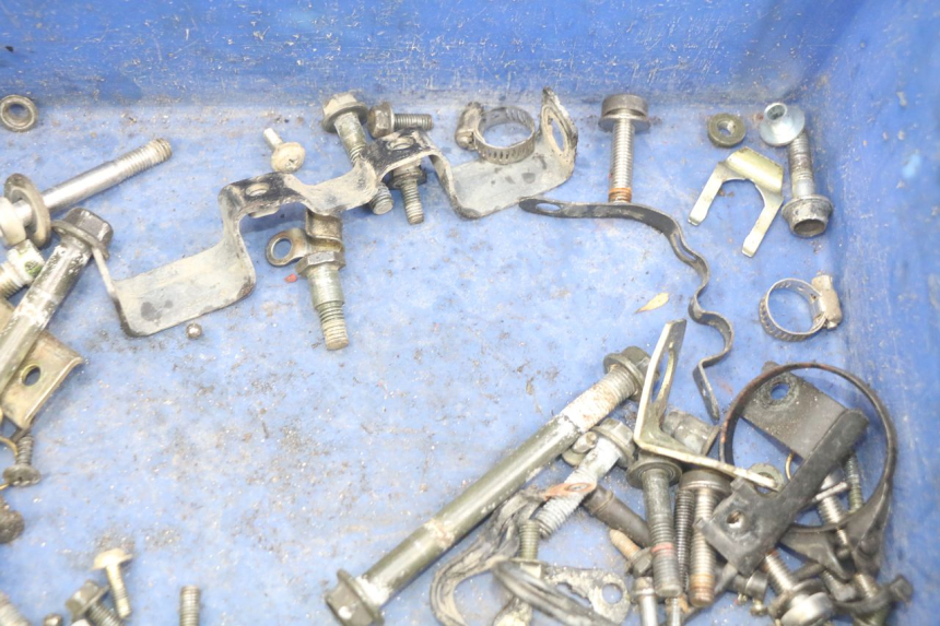 photo de ZAK SCHROEVEN EN BEVESTIGINGSMATERIAAL SYM WOLF SB 125 (2011 - 2018) - Andere kijkhoek