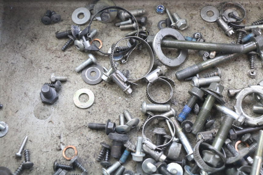 photo de ZAK SCHROEVEN EN BEVESTIGINGSMATERIAAL YAMAHA X-CITY XCITY 125 (2007 - 2013) - Detail van het onderdeel