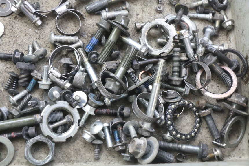 photo de ZAK SCHROEVEN EN BEVESTIGINGSMATERIAAL YAMAHA X-CITY XCITY 125 (2007 - 2013) - Zoom op gebruiksstaat