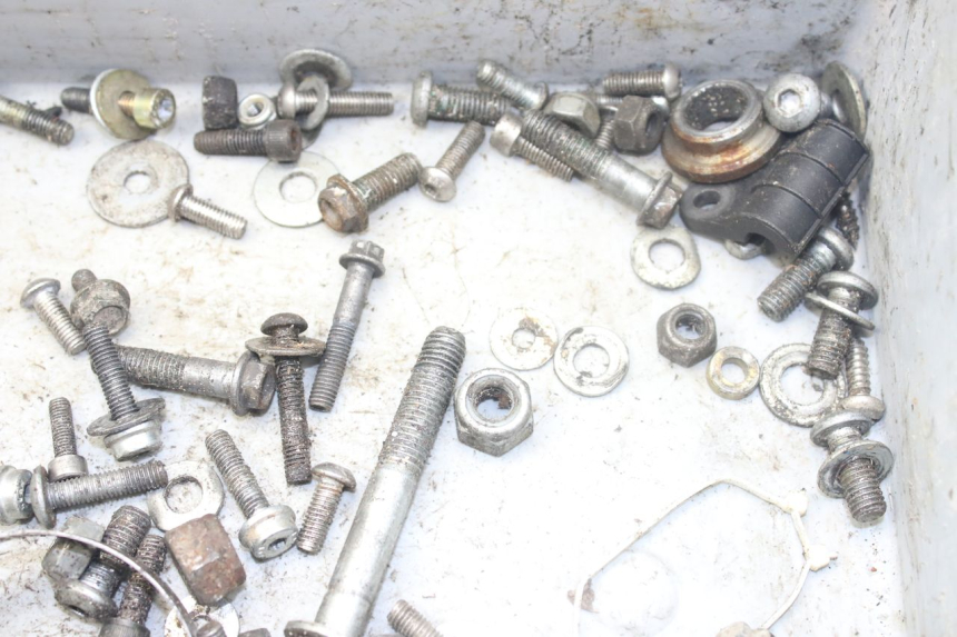 photo de ZAK SCHROEVEN EN BEVESTIGINGSMATERIAAL MBK X-LIMIT XLIMIT 50 (2003 - 2006) - Andere kijkhoek