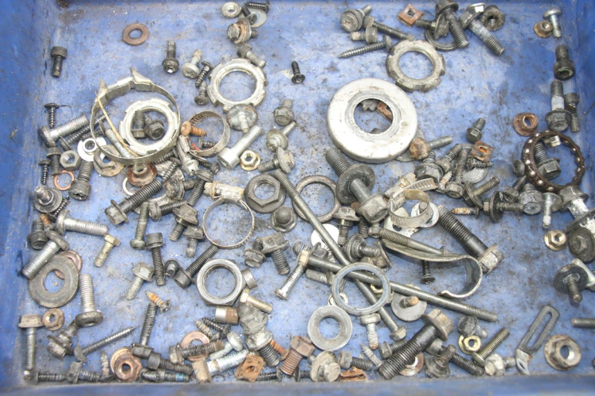 photo de ZAK SCHROEVEN EN BEVESTIGINGSMATERIAAL YAMAHA X-MAX XMAX 250 (2006 - 2009) - Detail van het onderdeel