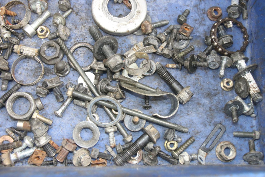 photo de ZAK SCHROEVEN EN BEVESTIGINGSMATERIAAL YAMAHA X-MAX XMAX 250 (2006 - 2009) - Zoom op gebruiksstaat