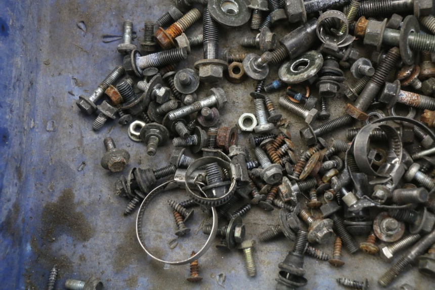 photo de ZAK SCHROEVEN EN BEVESTIGINGSMATERIAAL YAMAHA XMAX X-MAX 125 (2006 - 2009) - Zoom op gebruiksstaat