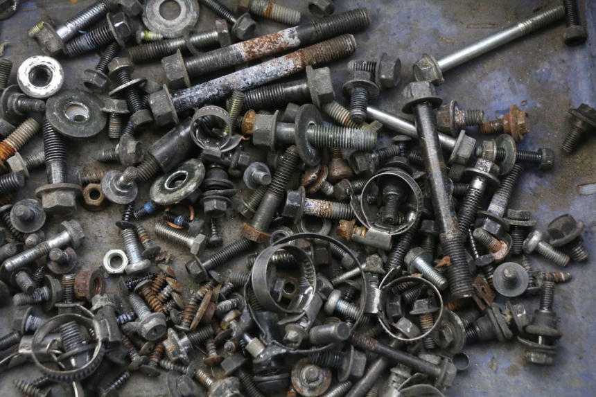 photo de ZAK SCHROEVEN EN BEVESTIGINGSMATERIAAL YAMAHA XMAX X-MAX 125 (2006 - 2009) - Andere kijkhoek