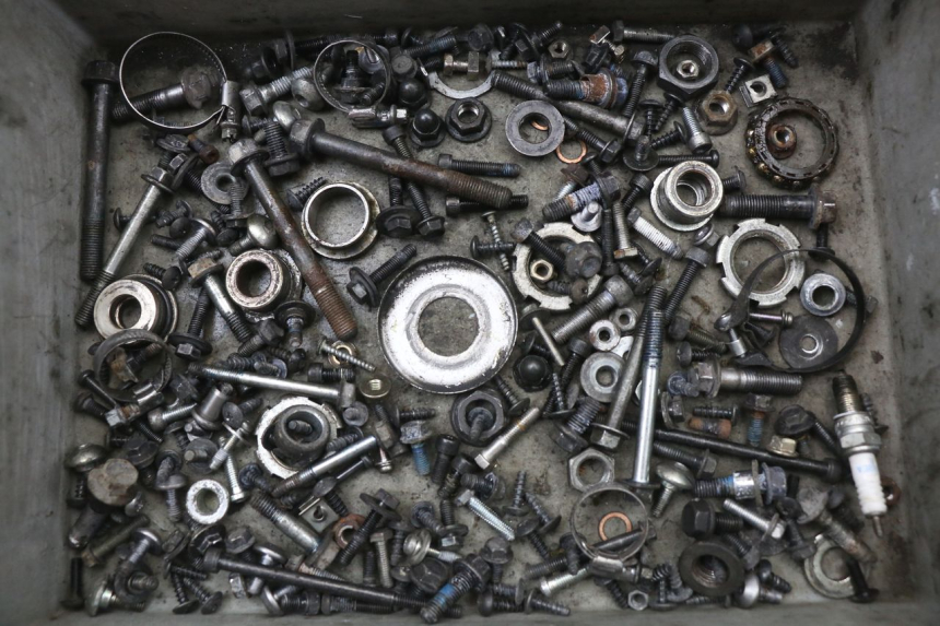 photo de ZAK SCHROEVEN EN BEVESTIGINGSMATERIAAL YAMAHA X-MAX XMAX 125 (2010 - 2013) - Hoofdaanzicht